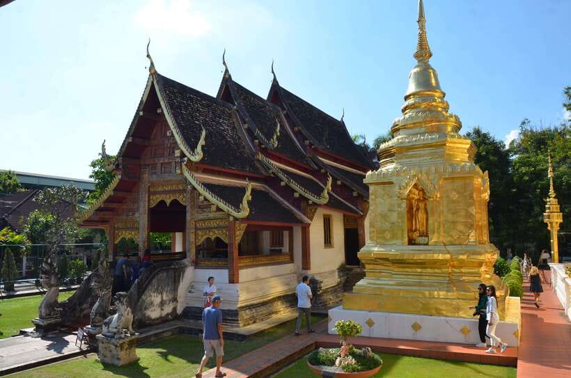 Chiang Mai: Historic Temples and City Guided Walking Tour - Pacing, tickets, and temple rules that can affect your day