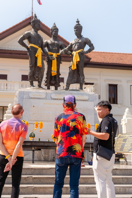 Chiang Mai: Historical and Culture Exploration Walking Tour - Getting your bearings at Three Kings Monument