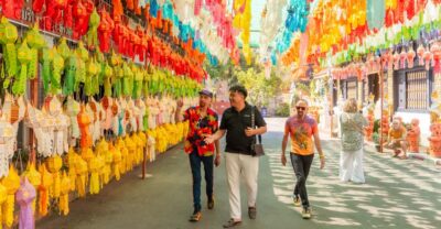 Chiang Mai: Historical and Culture Exploration Walking Tour - Wat Phra Singh: murals, woodcarving, and the Dragon pagoda detail