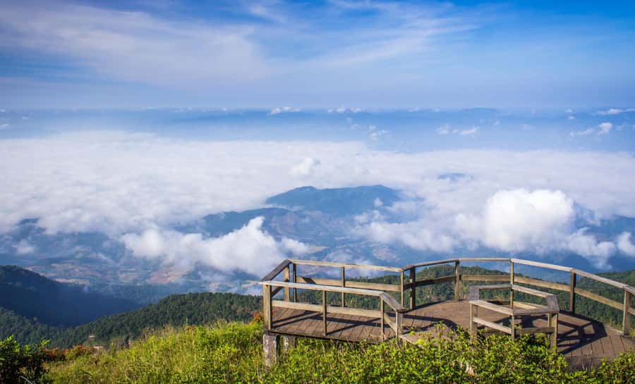 Chiang Mai: Kew Mae Pan Nature Trail & Doi Inthanon Day Trip - Royal pagodas and the Hmong market break