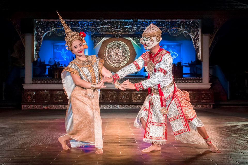 Chiang Mai: Khan Toke Traditional Meal & Dancing Performance - Khantoke at Khum Khantoke: Lanna-style dinner with a built-in show