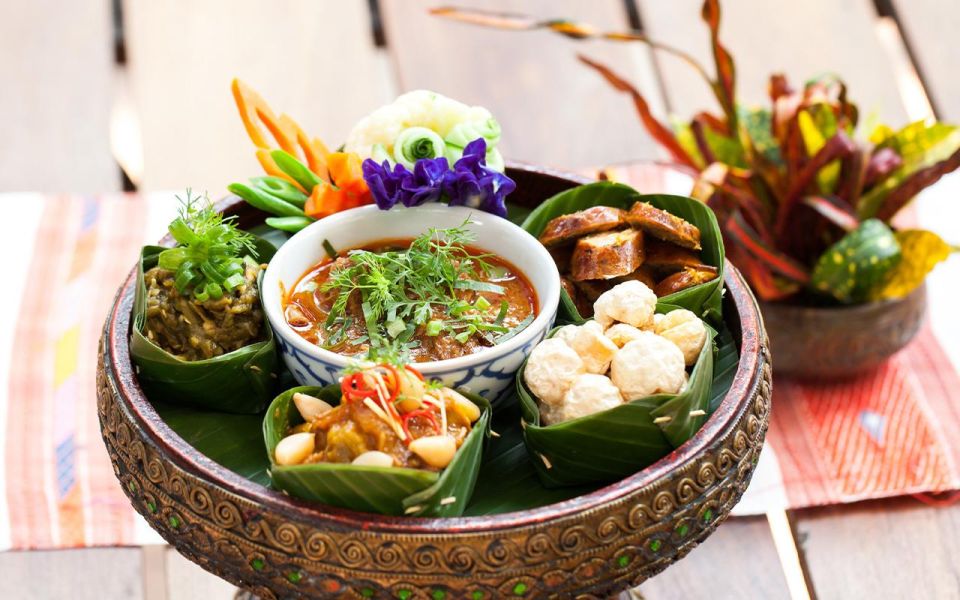 Chiang Mai: Khantoke Dinner with Traditional Performance - Who should book this Khantoke dinner in Chiang Mai?