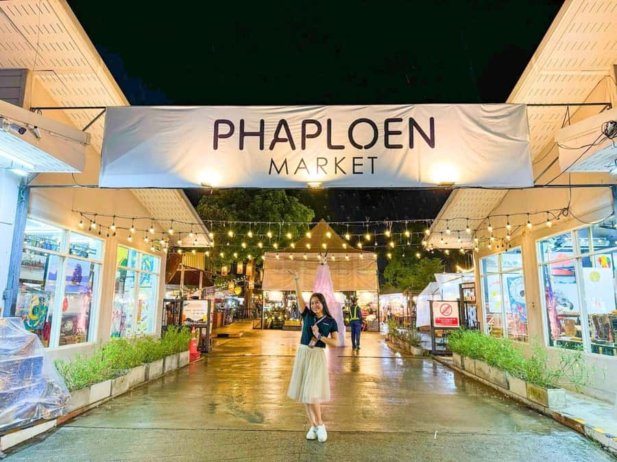 Chiang Mai: Ladyboy Cabaret Show with Dinner and Drinks - Your Drag Queen Guide: The Difference Between Watching and Understanding