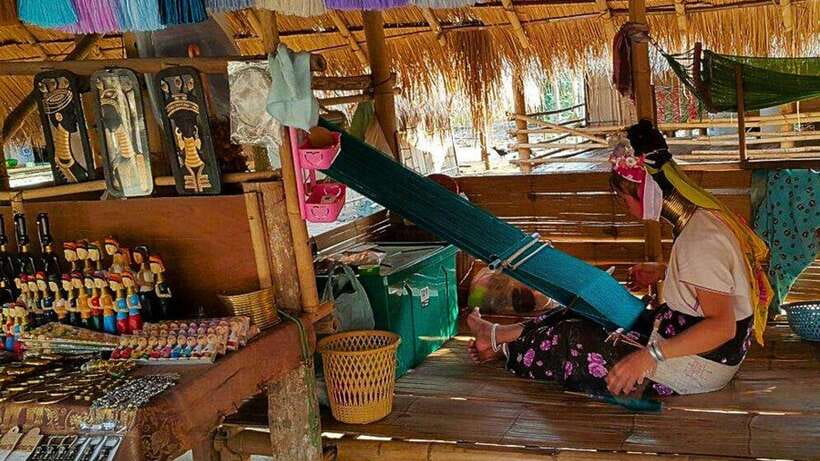 Chiang Mai: Lalita Cafe & White, Blue, Big Buddha Temples - Lunch stop and what to expect in the Thai buffet
