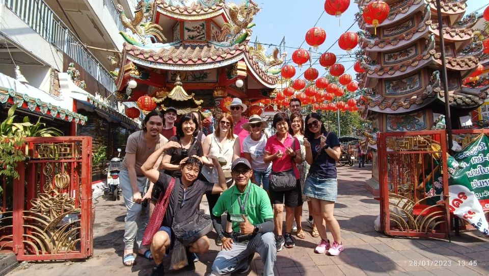 Chiang Mai: Local Food and Markets Guided Walking Tour - Lung Khajohn Wat Ket: Sweet Rice-Skin Dumplings to Start