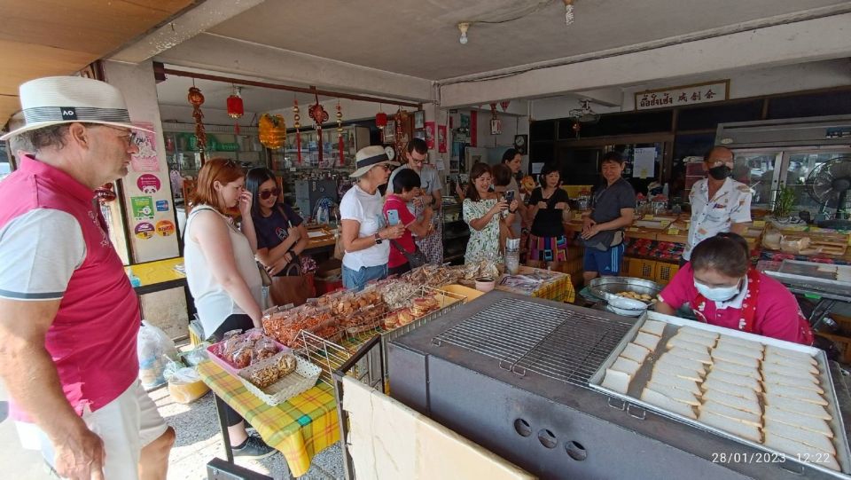 Chiang Mai: Local Food and Markets Guided Walking Tour - Ton Lamyai Flower Market: A Quick Color Reset With Fresh Blooms