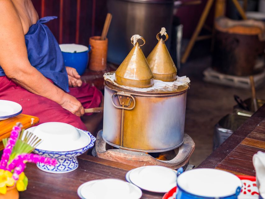Chiang Mai: Local Food and Markets Guided Walking Tour - Thana Ocha: Hakka-Style Noodles With Stuffed Tofu, Fish Sausage, and Wontons
