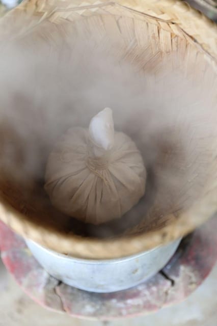 Chiang Mai : Making Herbal Ball And Inhaler - That Massage Herb Stamp Some People Make