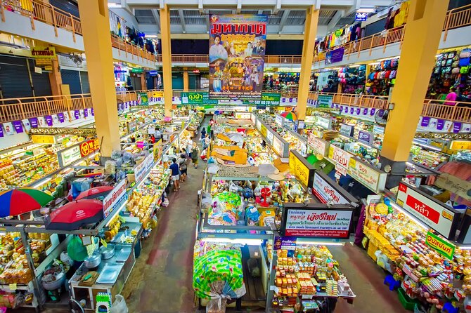 Chiang Mai Michelin Food Walking Tour with Professional Tour Guide - Stop 2: Gor Neng for Pa Tong Go (The Dino Snack)