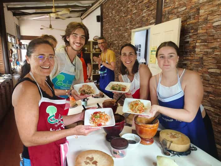 Chiang Mai: Morning Cooking Class with Market Visit - Hotel Pickup in Chiang Mai Old City: Getting the timing right