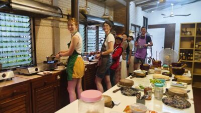 Chiang Mai: Morning Cooking Class with Market Visit - The Local Market Stop: Smell, pick, and learn Thai ingredients fast