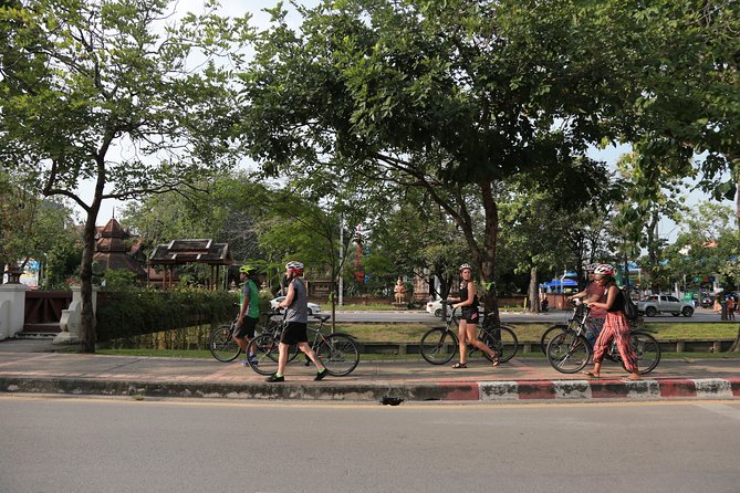 Chiang Mai Night Bike Tour - The Temple-Monument Chain That Builds the Story