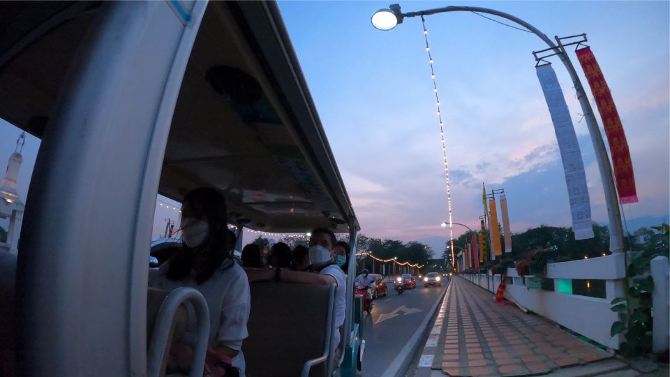 Chiang Mai: Nighttime City Highlights by EV Tram - Wat Chiang Man photo stop: how to spot what’s important