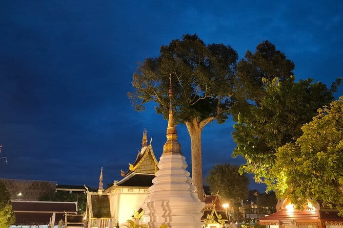 Chiang Mai Old City & Temples 3 hour Twilight Walking Tour - Twilight temple walking in Chiang Mai’s Old City