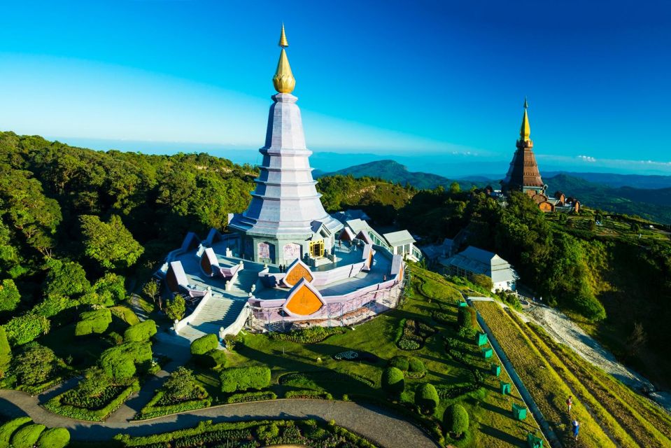 Chiang Mai: Pha Dok Siew Nature Trail & Doi Inthanon Trip - King and Queen Pagodas: Panoramas With Dress Code and Ticket Fees