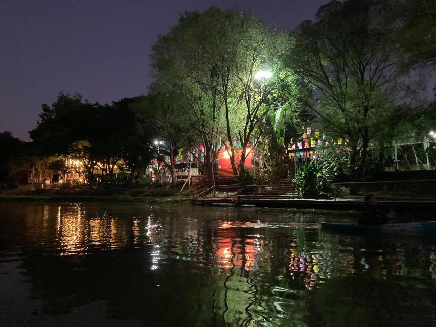 Chiang Mai: Ping River Night Kayaking into City Center - Guides, safety, and the vibe of the group