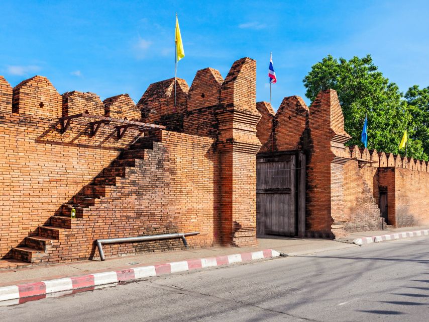 Chiang Mai: Private Tuk Tuk Tour of City Temples With Pickup - Why this 4-hour Chiang Mai tuk tuk route makes sense