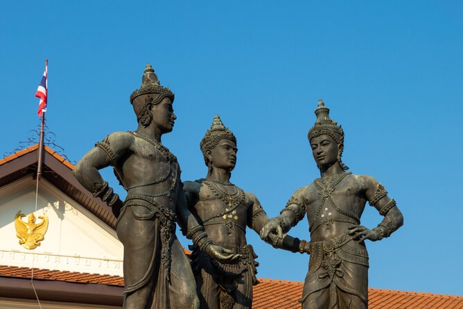 Chiang Mai Scavenger Hunt and Sights Self-Guided Tour - Stop 1: Three Kings Monument as your puzzle kickoff