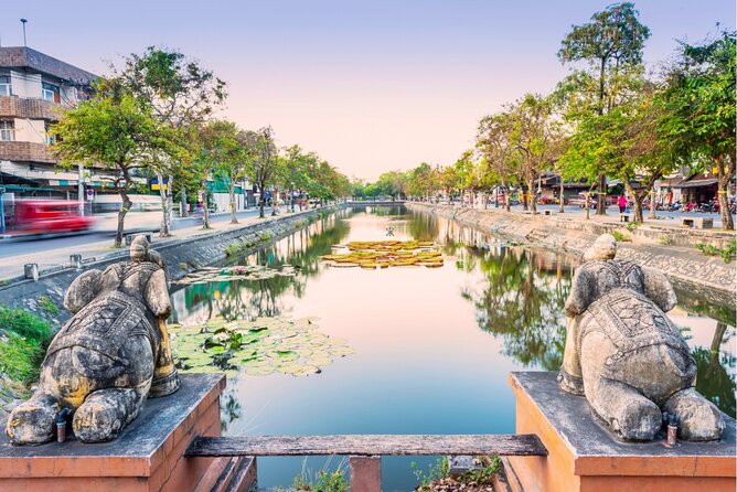 Chiang Mai Scavenger Hunt and Sights Self-Guided Tour - Stop 3: Tha Phae Gate and finishing with photo tasks