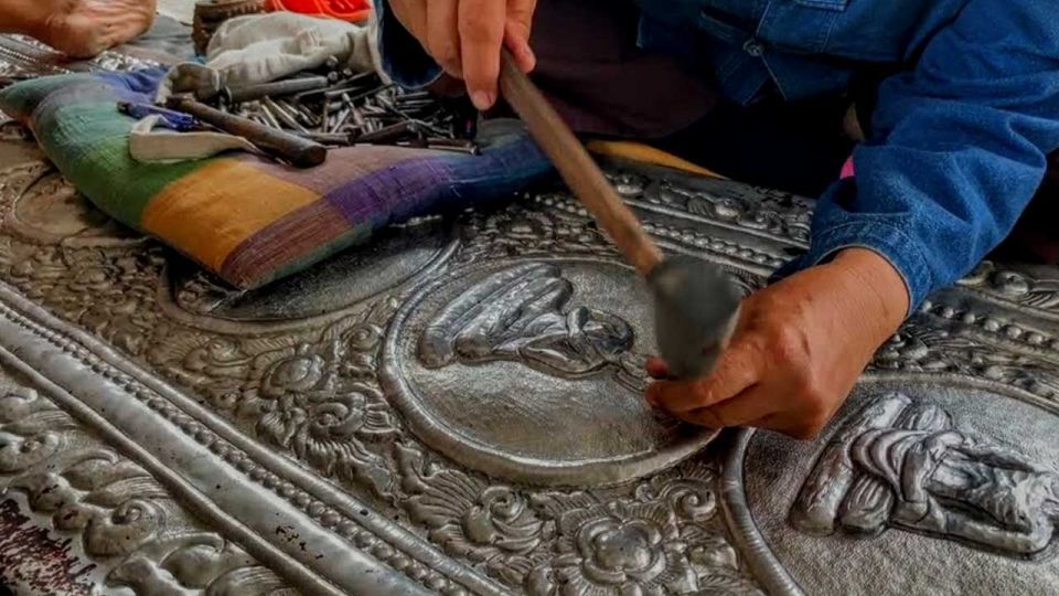 Chiang Mai: Silver Craftwork Temple Tour with Monk Meeting - Why silver craftwork plus a monk chat makes this tour work
