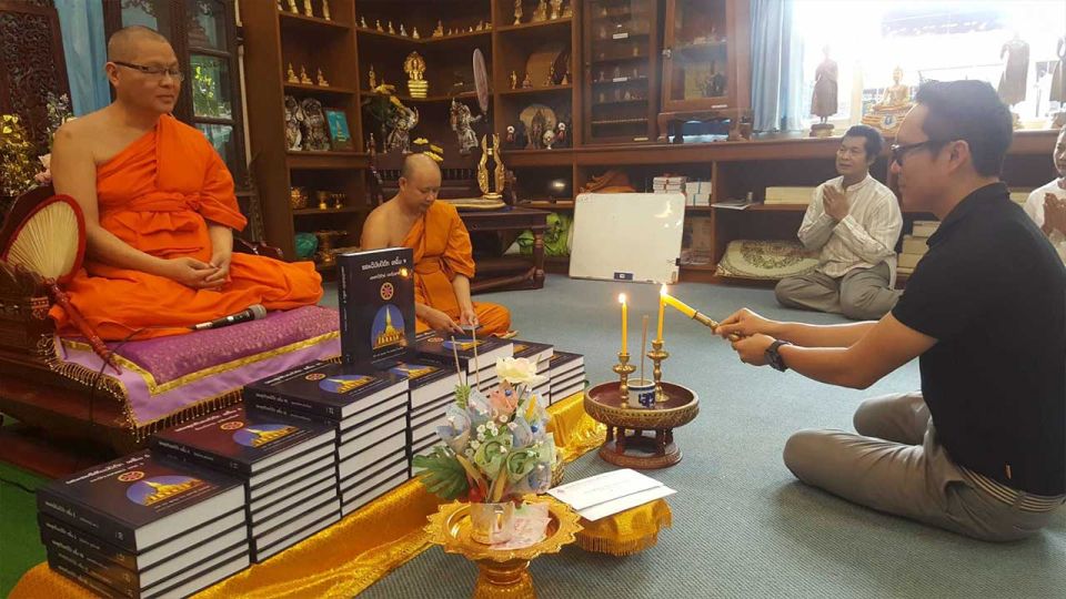 Chiang Mai: Silver Craftwork Temple Tour with Monk Meeting - Wat Suan Dok: photo stop energy with real guided temple context