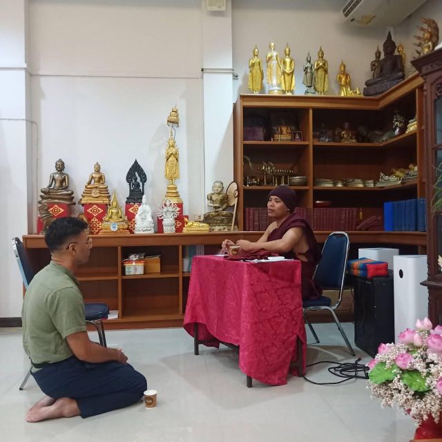 Chiang Mai: Silver Craftwork Temple Tour with Monk Meeting - Wat Sri Suphan (the Silver Temple): where silver and aluminum decoration steals the show