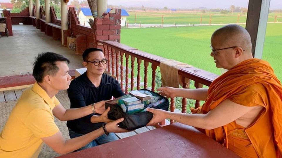 Chiang Mai: Silver Craftwork Temple Tour with Monk Meeting - The monk meeting: questions that turn belief into everyday life