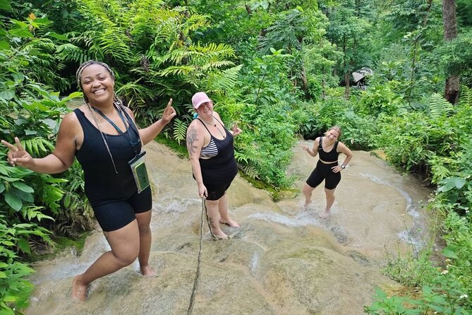 Chiang Mai Sticky Waterfall Dantewada and Banden Temple Tour - Buatong Sticky Waterfall: the rare climbable waterfall you’ll remember