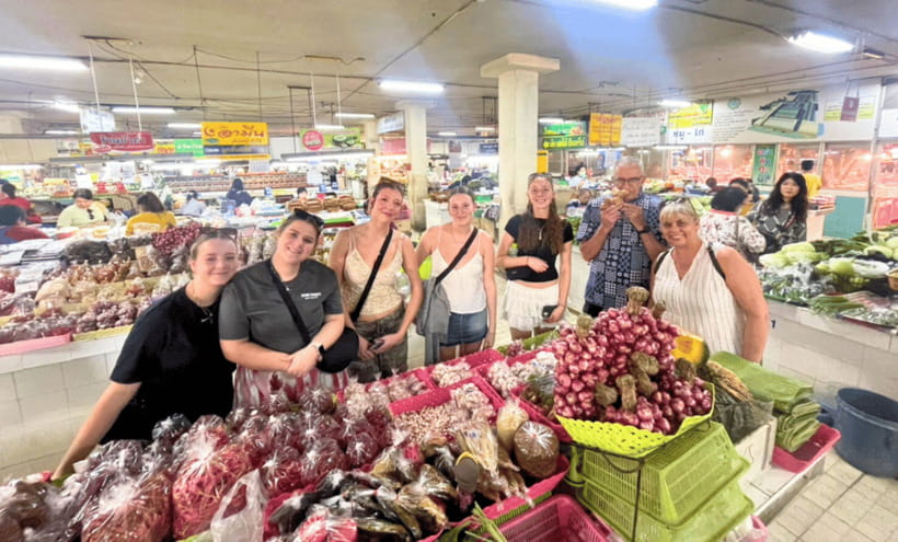 Chiang Mai : Super Fun Thai Cooking Class - Chiang Mai Open-Air Cooking in the Old City Setting