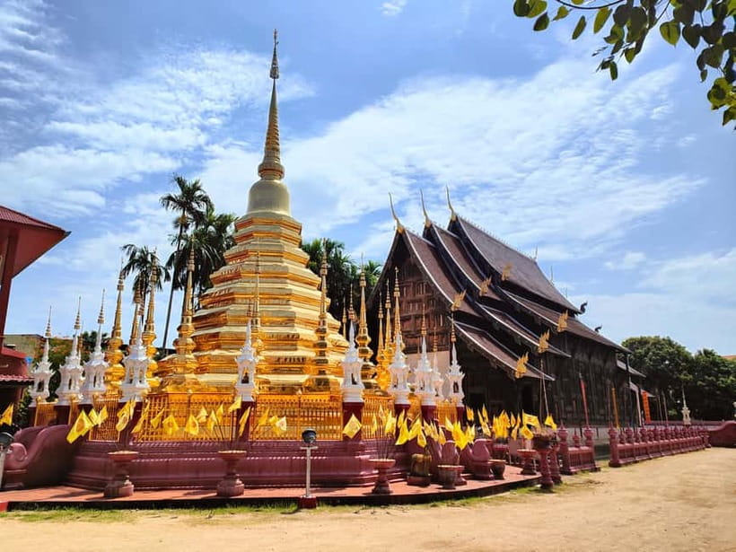 Chiang Mai: Temple And City Walking Tour Part I - A 4-hour Chiang Mai temple walk starting at 8:20