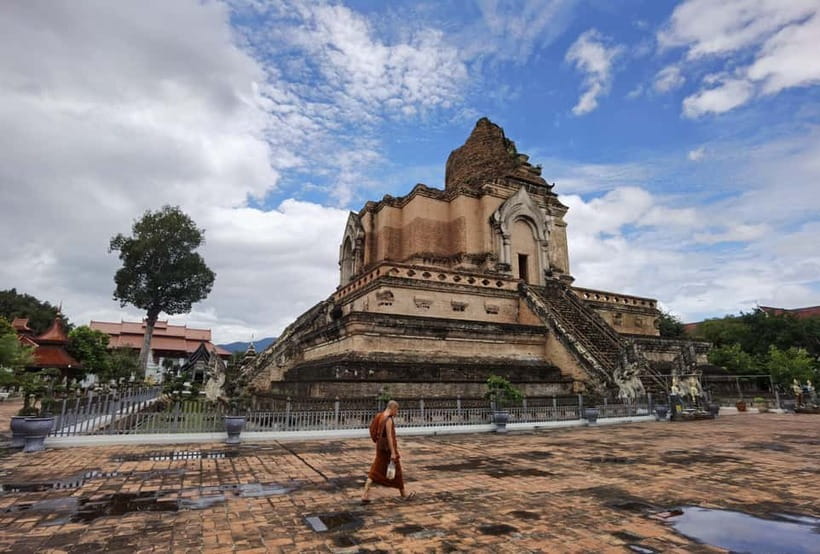 Chiang Mai: Temple And City Walking Tour Part I - Wat Chedi Luang: the chedi stupa ruins and the story of a 1545 earthquake