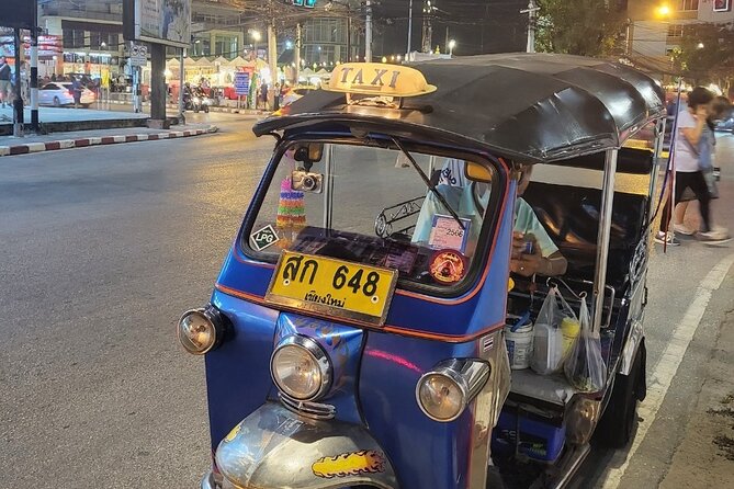 Chiang Mai Temples and Market Tuk-Tuk Evening Night Tour - Food Stops: How to Make the Included Meal Work for You