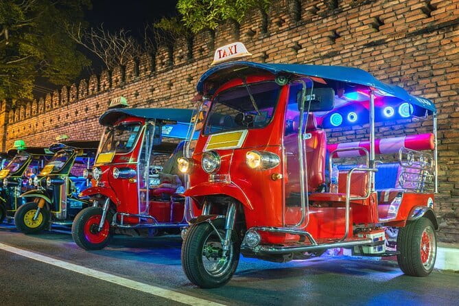 Chiang Mai Temples and Market Tuk Tuk Night Tour - Chiang Mai by Tuk-Tuk After Sunset: What the 6:30 pm Ride Feels Like