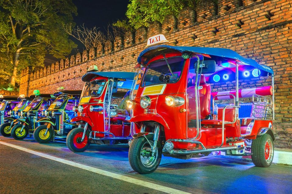 Chiang Mai: Temples and Street Food Night Tour by Tuk Tuk - Guide and communication: what happens when English varies