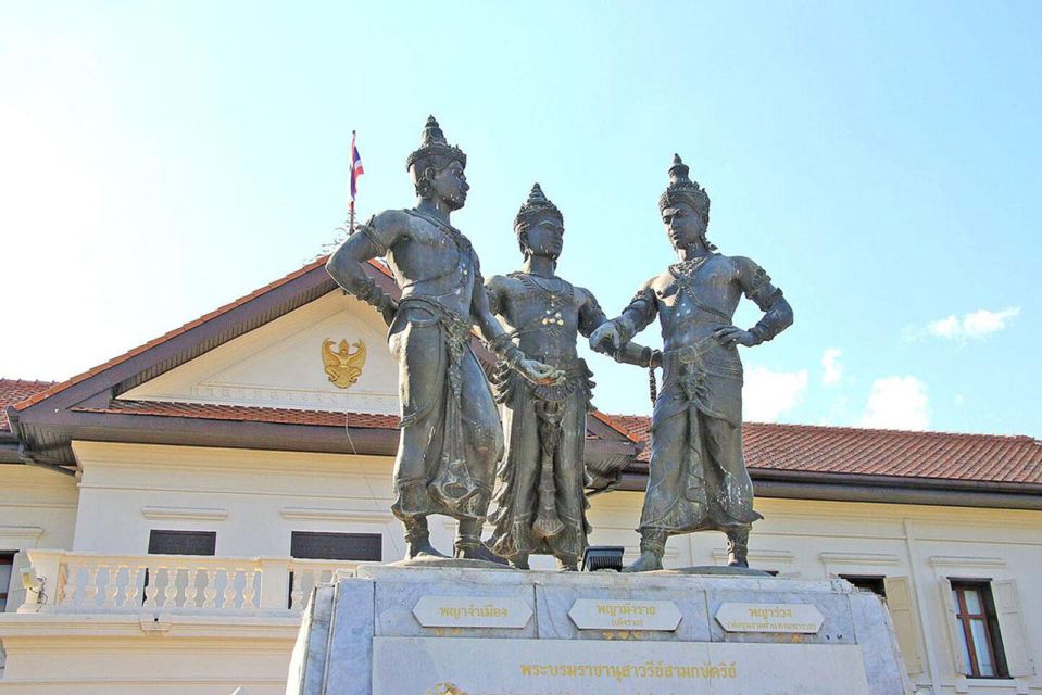 Chiang Mai: Temples and Street Food Night Tour by Tuk Tuk - Wat Chedi Luang at night: the Big Stupa and Emerald Buddha replica