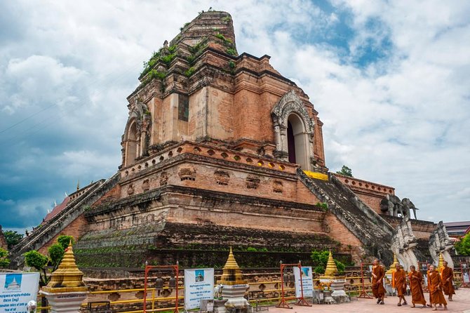 Chiang Mai Temples & City - Wat Chedi Luang Varavihara: the massive pagoda and Saen Muang Ma’s connection