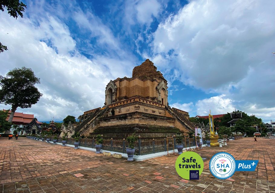 Chiang Mai: Temples & Culture Tour - Wat Phra Singh: Phra Buddha Sihing and the living temple feeling
