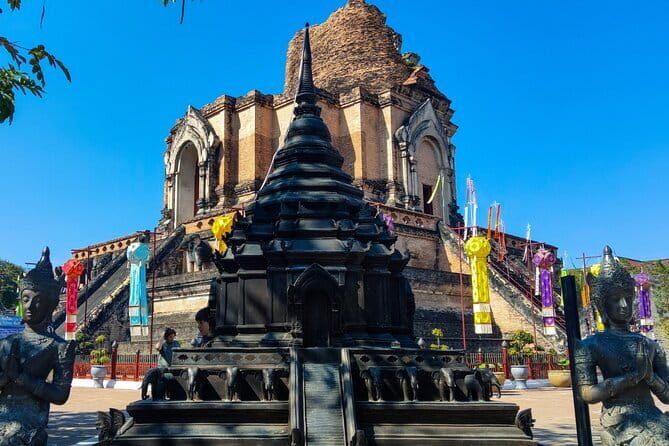 Chiang Mai Temples & Old City Hidden Gems Small Group Tour 2 Hrs - Stop 1: Wat Chiang Man, Lanna Beginnings You Can Actually Explain
