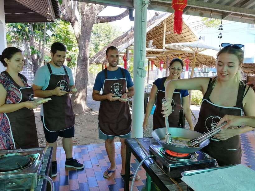 Chiang Mai: Thai Cooking and Market Tour with Lanna Smile - Pickup and Timing: What to Plan in Chiang Mai