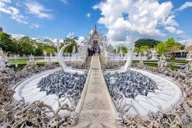 Chiang Mai to White & Blue Temple, Black Museum & Golden Triangle - Golden Triangle: border intersection plus the Mekong boat option