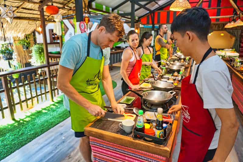Chiang Mai: Traditional Thai-Akha Cooking Class& Market Tour - Market tour: spotting the ingredients that make Thai-Akha flavors work