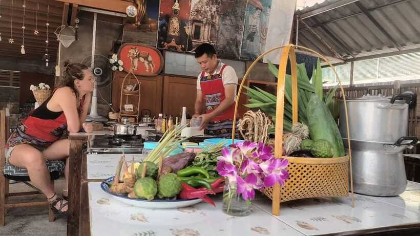 Chiang Mai: Traditional Thai Cooking Class with Market Tour - Price and value: why $32 can be fair in Chiang Mai