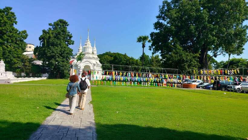 Chiang Mai: Tuk-Tuk Evening Tour with Temples & Street Foods - Small Group, Real Guidance: What the Best Guides Do on This Route