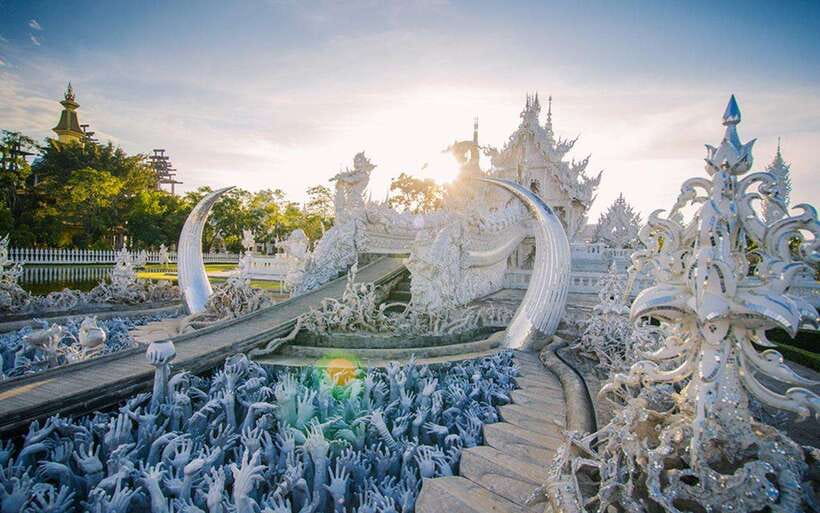 Chiang Mai: White, Blue & Big Buddha Temples in Chiang Rai - Lunch at a Local Restaurant: Buffet Thai Comfort Before More Temples