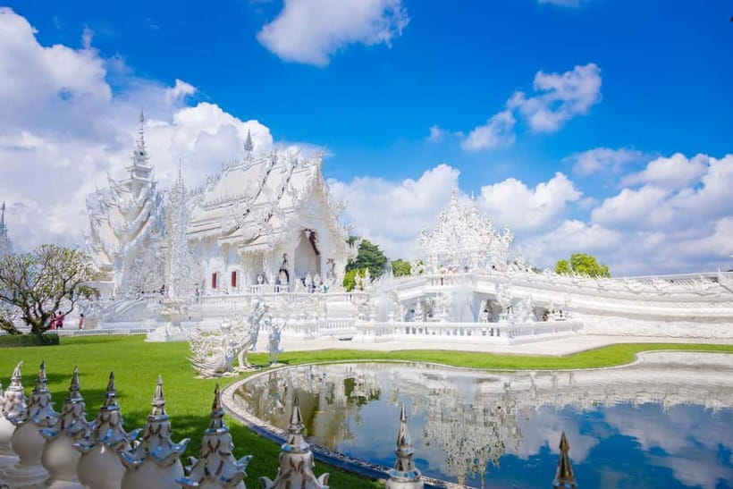 Chiang Mai: White, Red/Black & Blue Temples Tour with Lunch - Wat Rong Khun (White Temple): where modern style meets serious symbolism