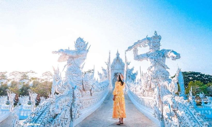 Chiang Mai: White Temple, Blue Temple, and Black House Tour - Mae Kachan Hot Spring Town: a short break before the temple run