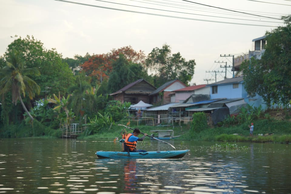 Chiang Mai:Explore kayaking through Mae Ping River on sunset - Kad Luang (Warorot Market) during golden hour: the market stop that makes the tour human