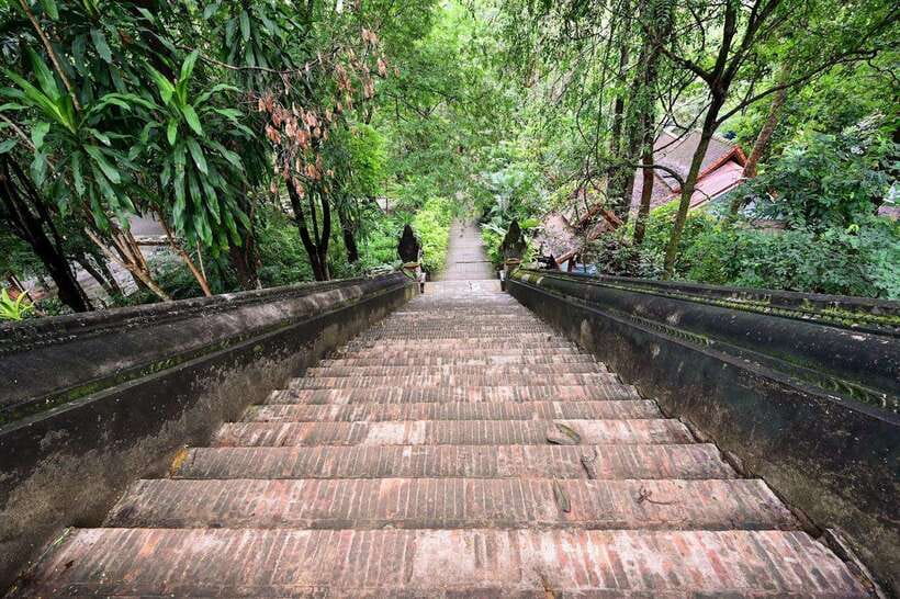 Chiang Mai:Wat Phra That Doi Suthep & Wat Umong Evening Tour - Views, Photos, and Evening Comfort on the Mountain