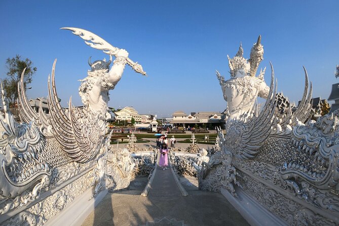 Chiang Rai and White Temple Private All-Inclusive Day-Tour - Wat Rong Suea Ten (Blue Temple): A Short Stop With Big Visual Impact