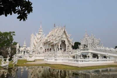 Chiang Rai Day Trip from Chiang Mai City with Golden Triangle - Wat Rong Khun (White Temple): what to notice in that first hour